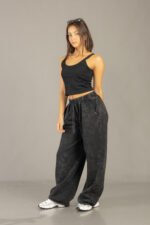 Pantalon palazo prosesado lizo color negro - Imagen 7