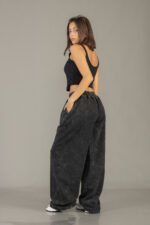 Pantalon palazo prosesado lizo color negro - Imagen 5