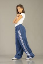 Pantalon palazo procesado con linia en color azul - Imagen 14